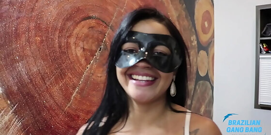 gostosa makes a party at the motel with friends complete on xvideos red