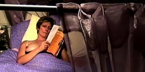 spying how my mom wakes up in a horny mood